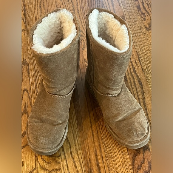 Bearpaw Elle Short Classic Suede Boots Women's Size 8 - Picture 1 of 8